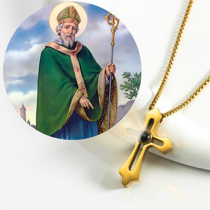 GIVELUCK Custom Edelstahl Kreuz Anhänger Projektion Saint Patrick Muster Projektor Halskette 18 Karat vergoldet Christian Bulk - Product Image 1