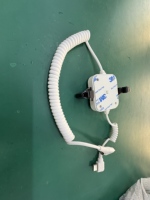 Soporte de Escritorio para Teléfono de Aleación de Aluminio de Alta Calidad con Interfaz USB-C, Alarma Antirrobo y Funciones de Carga para Móviles y iPad