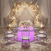Tables et chaises de luxe pour 12 personnes, diamètre 180 cm, pour la location événementielle