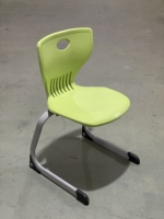 Chaise de salle à manger en plastique PP verte pour l'école et la formation