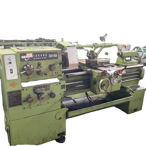 Torno manual horizontal de uso pesado, económico y de operación estable para torneado de precisión y procesamiento en torno. - Product Image 1