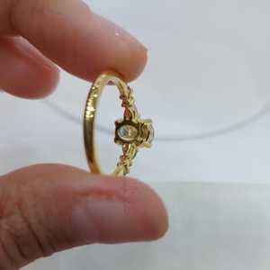 แหวนหมั้นมอสซาไนต์ทรงวงรีวินเทจสำหรับผู้หญิง แหวนมอสซาไนต์ทรงวงรีประดับแบบคลัสเตอร์ แหวนทองคำแท้สำหรับโอกาสพิเศษและวันครบรอบ - Product Image 6