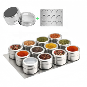 ชุดกระปุกเครื่องเทศโลหะแบบแม่เหล็กพร้อมฝาและถาดใส่เครื่องเทศแบบใสสำหรับบาร์บีคิวในครัว - Product Image 1