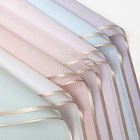 Papier d'emballage pour fleurs en plastique imperméable à bord doré, fournitures pour fleuristes, vente chaude