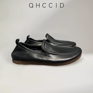 Mocasines de cuero Qinhong para hombre, zapatos de color sólido con tacón plano, informales, de negocios, con suela suave, color negro - Product Image 4