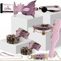 Ensemble BDSM en cuir PU rose effet peau de serpent : Collier, menottes, bandeau, mousqueton, fouet – Jouets sexuels pour adultes, jeux de rôle pour couples GuiYe