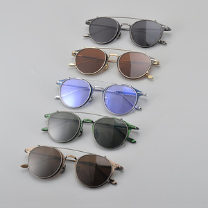 Óculos de Sol com Design Suíço em Titânio Puro, Novo Design, Clipe Magnético Forte e Moderno, com Clipe para Armações Grandes Esculpidas - Product Image 2