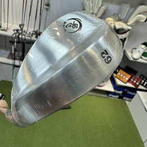 Arbre en acier inoxydable forgé de qualité supérieure 62 degrés coin de golf à droite finition durable prêt pour tournoi avec accessoires de club - Product Image 4