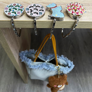 Gancho Magnético Personalizado para Bolsos con Diseño de Perro, Soporte para Colgar Bolsos en Mesas - Product Image 6