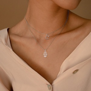 YILUN Collier Pendentif Main de Fatma en Argent Sterling 925 Plaqué Rhodium, Filigrane Creux, Amulette de <span class=keywords><strong>Protection</strong></span>, Bijoux Bohèmes - Product Image 2
