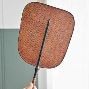 Éventail en bambou tressé fait main, long manche, style rétro, pour l'été, objet d'art et de collection - Product Image 2