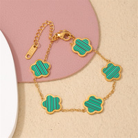 Bracelet de luxe en acier titane plaqué or 18 carats avec cinq breloques en forme de fleurs, tendance et haut de gamme pour femme - Vente flash