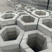Brique de protection de pente hexagonale creuse en béton préfabriqué C35 avec design traditionnel pour pavage de sol, origine Jiangsu
