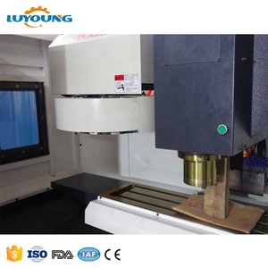 Fresadora CNC pequeña Vmc420 Vmc640 Vmc650 Centro de máquina vertical con cambiador automático de herramientas - Product Image 3