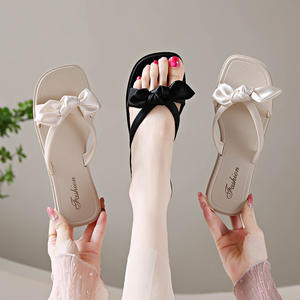 Tendance mode féminine : Sandales de plage et de villégiature élégantes, polyvalentes, respirantes, à enfiler, pour l'été, usage extérieur, design antidérapant, motif floral - Product Image 4