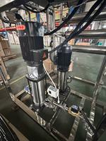 Équipement de traitement d'eau industrielle personnalisé 2000 Lph, système d'osmose inverse, purificateur UV PLC, machine de filtration RO, pompe