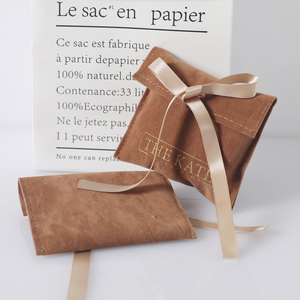Bolsa de Regalo de Joyería de Lujo de Terciopelo Marrón con Logotipo Personalizado Impreso y Cinta para Bolsos, Embalaje Textil - Product Image 6