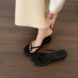 รองเท้าแตะผู้หญิงแบบสวม ดีไซน์สไตล์เกาหลี ส้นหนา เหมาะสำหรับใส่เที่ยวพักผ่อนฤดูร้อน ปี 2026 - Product Image 1