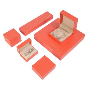 Estuche de Anillo con Diseño Cuadrado Naranja Avanzado, Set de Regalo con Cajas para Joyería de Oreja, Uñas y Collares - Product Image 5