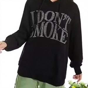 Sudadera con capucha para hombre con pedrería, corte ajustado, color liso, manga larga, sudadera moderna, atuendo de moda para hombre. - Product Image 2