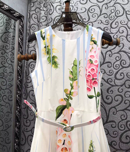 Abito Lungo di Alta Qualità Nuovo Stile Estate 2026 da Donna Dolce Floreale Blu a Righe Senza Maniche Lungo Maxi da Festa di Lusso con Cintura - Product Image 2