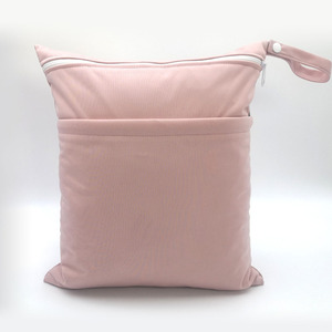 Sac de rangement pour couches imperméable en polyester pur 9 couleurs avec double fermeture éclair 30x15x40cm, petit sac cosmétique de style tendance pour la vente en gros - Product Image 1