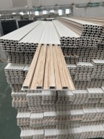 Panneaux muraux en WPC imperméables et anti-termites & panneaux de plafond en film PVC, revêtement mural décoratif intérieur pour la décoration de maisons et d'hôtels