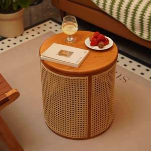 Mesa Auxiliar Redonda de Ratán con Almacenamiento, Color Madera Natural, Mesa de Centro para Sala de Estar, Mesa Auxiliar para Sofá, Taburete para Dormitorio - Product Image 4
