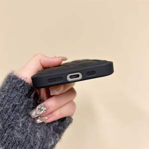 เคสโทรศัพท์สำหรับ iPhone 17 Pro Max แบบกันกระแทกเต็มรูปแบบ สีพื้นเรียบ ดีไซน์คล้ายเสื้อแจ็คเก็ต - Product Image 6