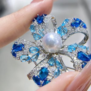 Broche de Flor de Pecho Blanco Australiano de Alta Calidad, Popular en Transmisiones en Vivo, Microincrustaciones de Circonita, Perla Azul, Nuevo Accesorio de Moda - Product Image 5