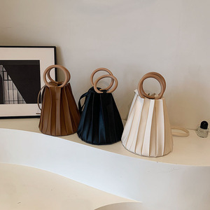 Bolso de Hombro Cruzado de Diseño Plisado Abierto para Mujer, Nuevo Estilo, Asa Rígida, Moda Occidental, Tanjing - Product Image 2