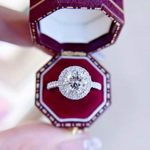 Bague de fiançailles et de mariage romantique pour femme, halo en or blanc 14 carats, diamant moissanite rond de 2 carats, bijoux - Product Image 2