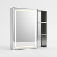 Armoire de salle de bain en acier inoxydable avec miroir, double porte, étagère à ouverture à droite et rebord LED inférieur pour décoration commerciale