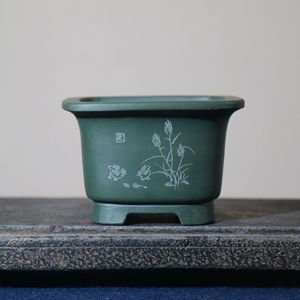 Maceta de arcilla verde oscuro hecha a mano con grabado de bambú, forma clásica para plantas de interior - Product Image 2