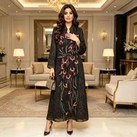 Polyester Antistatische Plissierte Bodenlange Elegante Abaya Damen Blumendruck Abendgarderobe Traditionelle Muslimische Kleidung