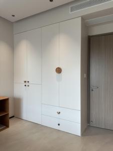 <span class=keywords><strong>Armadio</strong></span> <span class=keywords><strong>Bianco</strong></span> per <span class=keywords><strong>Cameretta</strong></span> Bambini di Ultima Generazione con Maniglia Carina, Linee Semplici e Pulite, Prezzo Diretto di Fabbrica - Product Image 5