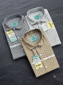Compre camisas formales estampadas en tela Lafar premium con patrones geométricos en toda la prenda, cuello clásico con botones para hombre. - Product Image 2