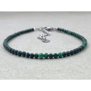 Pulsera de Malaquita Facetada, Joyería Delicada con Piedras Preciosas, Cuentas Microfacetadas, Pulsera de Cristal, Joyería Minimalista, Pequeñas Piedras Preciosas - Product Image 1