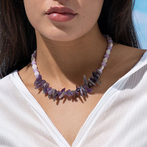 Collar de amatista de moda con piedras irregulares y Jade púrpura Ideal para looks de fiesta de estilo bohemio - Product Image 1