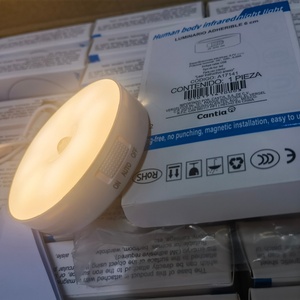Aulipur Lampe de nuit moderne à 8 LED avec détecteur de mouvement PIR, blanc chaud, interrupteur réglable, écologique, alimentée par USB pour usage résidentiel - Product Image 4
