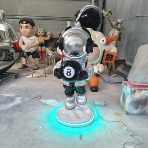 Escultura de Astronauta de Fibra de Vidrio Negra, Figura Decorativa Hecha a Mano para Montar en el Suelo - Product Image 1