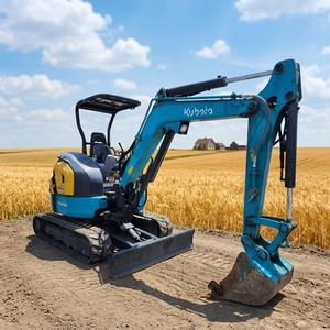 Excavadora usada versátil modelo 2014, 80% nueva, excavadora compacta de 3.5 toneladas con giro de cola cero, excavadora Kubota usada, excavadora de segunda mano. - Product Image 1