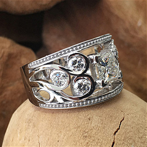 Anello Floreale Traforato Vintage per Donne, Elegante Accessorio da Dito per Feste e Matrimoni, Idea Regalo - Product Image 4