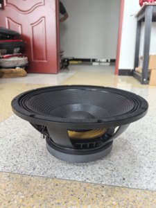 <span class=keywords><strong>Subwoofer</strong></span> YK 15TBX100 - 8 Ohm - 15''/<span class=keywords><strong>38</strong></span> <span class=keywords><strong>cm</strong></span> - 2000 Watts - Sensibilité 1W/1m : 96dB - Plage de fréquences : <span class=keywords><strong>38</strong></span> Hz-2000 Hz - Panier en aluminium - Product Image 6