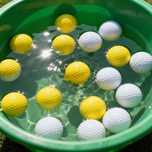 Balles de golf flottantes durables et économiques, 2 couches de Surlyn avec logo personnalisé pour le terrain de pratique, le lac et la piscine, sensation de frappe réelle - Product Image 4