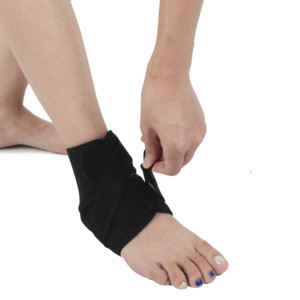 Attelle <span class=keywords><strong>de</strong></span> cheville <span class=keywords><strong>de</strong></span> soutien d'entorse <span class=keywords><strong>de</strong></span> sangles réglables <span class=keywords><strong>de</strong></span> rééducation sportive - Product Image 2