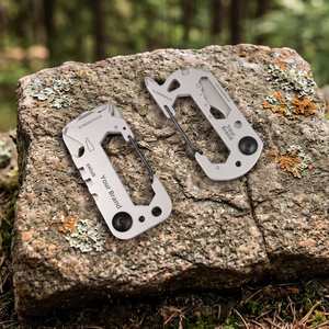 Baiyuheng Portachiavi Multiuso EDC per <span class=keywords><strong>Uomo</strong></span>, Attrezzo Tascabile in Acciaio Inox 420, Kit di Sopravvivenza Multifunzionale con Chiave Inglese e Apribottiglie per Uso Quotidiano - Product Image 1