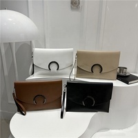 Nouveau Sac à Main Femme Rétro Européen et Américain Couleur Unie 2026 – Pochette Tendance avec Fermoir