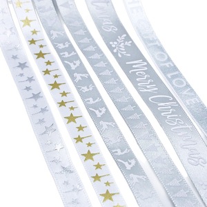 Cinta degradada multicolor con detalle impreso personalizado para un empaque de regalo festivo único - Product Image 2
