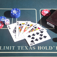 Cartes de poker avant et arrière de jeu de société avec logo imprimé personnalisé en usine en vrac cartes à jouer Texas quatre couleurs